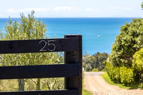 Photo of property in 25 Delamore Drive, Oneroa, Waiheke Island, 1081