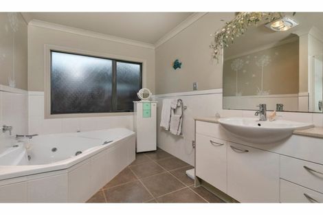 Photo of property in 8 Archer Rayner Place, Greenhithe, Auckland, 0632