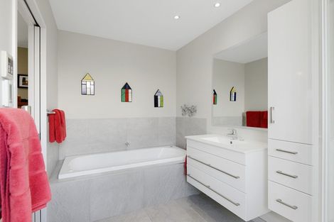 Photo of property in 15 Six Silvers Avenue, Halswell, Christchurch, 8025