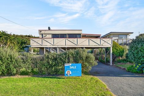 Photo of property in 44 Pinedale Crescent, Riversdale Beach, Masterton, 5872
