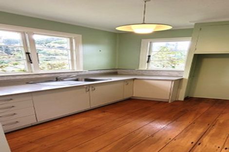 Photo of property in 32 Victoria Road, New Plymouth, 4310