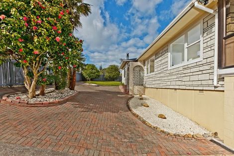 Photo of property in 61 Captain Scott Road, Glen Eden, Auckland, 0602