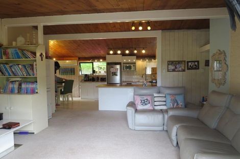 Photo of property in 15 Awanui Street, Merrilands, New Plymouth, 4312