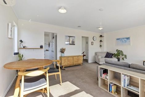 Photo of property in 2/10 Downing Street, Crofton Downs, Wellington, 6035