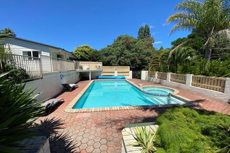 Photo of property in 41 Cron Avenue, Te Atatu South, Auckland, 0610