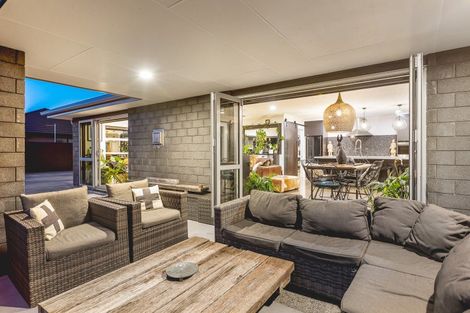 Photo of property in 10 Cooke Farm Grove, Waiwhakaiho, New Plymouth, 4312