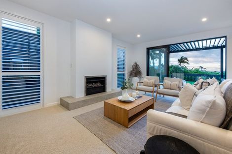 Photo of property in 18a Eastcliffe Road, Castor Bay, Auckland, 0620