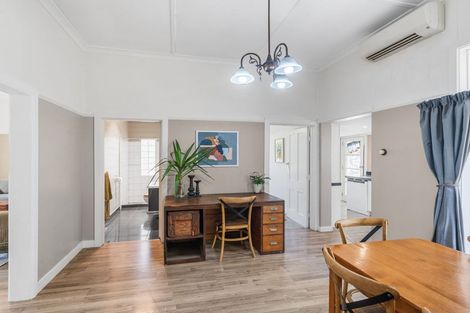 Photo of property in 19 Hawkhurst Road, Lyttelton, 8082