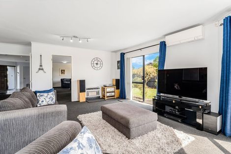 Photo of property in 21 Joseph Banks Drive, Whitby, Porirua, 5024