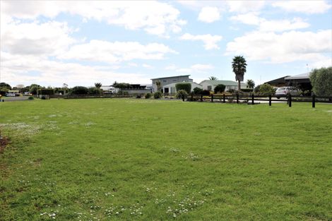 Photo of property in 16 Mylindas Road, Whakatiwai, Miranda, 2473