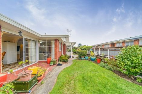 Photo of property in 2/142 Heretaunga Street, Palmerston North, 4414