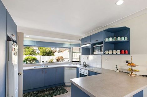 Photo of property in 16 Ewhurst Place, Goodwood Heights, Auckland, 2105