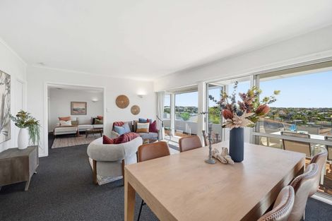 Photo of property in 1/22 Rothesay Bay Road, Rothesay Bay, Auckland, 0630