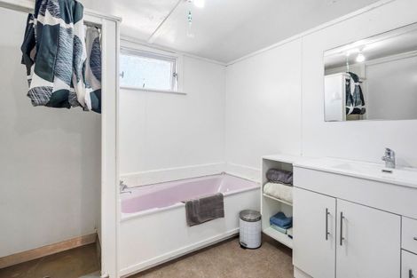 Photo of property in 2a Finch Street, One Tree Point, 0118