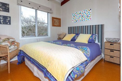 Photo of property in 5 Hicks Place, Cooks Beach, Whitianga, 3591