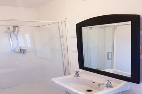 Photo of property in 16 Albert Road, Kelston, Auckland, 0602