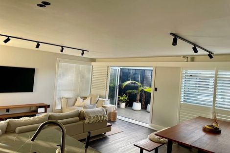 Photo of property in 12a Hinton Place, Weymouth, Auckland, 2103