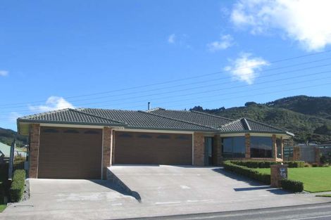 Photo of property in 49 Kirton Drive, Riverstone Terraces, Upper Hutt, 5018