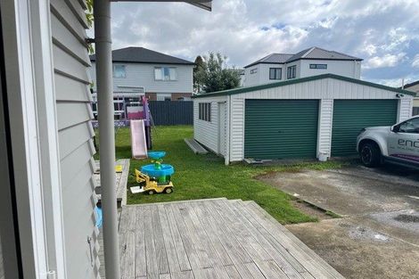 Photo of property in 18 Farnborough Crescent, Mangere, Auckland, 2022