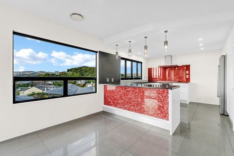Photo of property in 12 The Topdeck, Whitby, Porirua, 5024