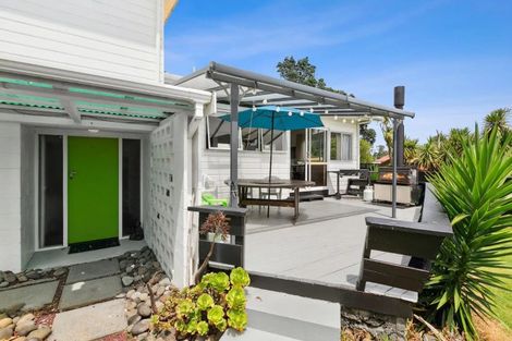 Photo of property in 4 Shearer Drive, Oakura, 4314