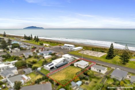 Photo of property in 38 Marine Parade, Otaki Beach, Otaki, 5512