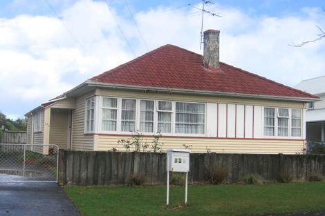 Photo of property in 165 Whites Line East, Waiwhetu, Lower Hutt, 5010