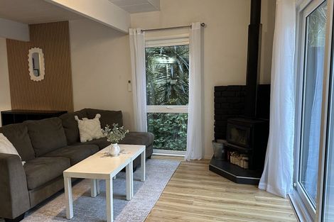 Photo of property in 4 Hiwihau Place, Glenfield, Auckland, 0629