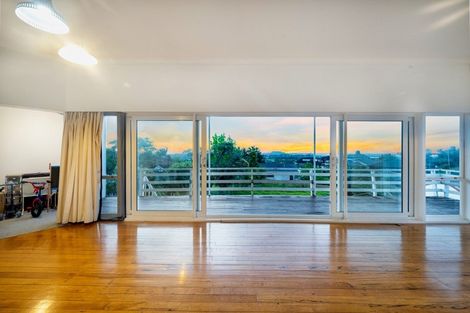 Photo of property in 105 Bradbury Road, Botany Downs, Auckland, 2010