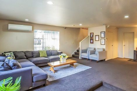 Photo of property in 98 Hill Road, The Gardens, Auckland, 2105