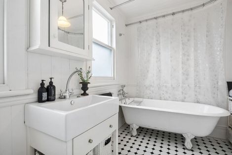 Photo of property in 63 Tainui Road, Devonport, Auckland, 0624