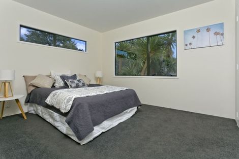 Photo of property in 33 Helleur Road, Massey, Auckland, 0614