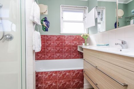 Photo of property in 39 Bodi Place, Te Atatu South, Auckland, 0610