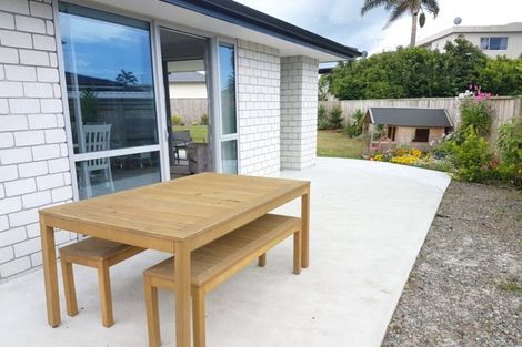 Photo of property in 5 Poaka Place, One Tree Point, 0118