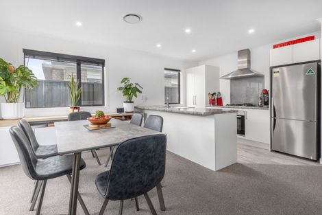 Photo of property in 18 Pateke Drive, Kenepuru, Porirua, 5022