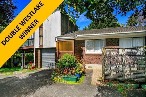 Photo of property in 2/307a Wairau Road, Totara Vale, Auckland, 0627