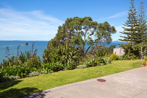 Photo of property in 989 Whangaparaoa Road, Tindalls Beach, Whangaparaoa, 0930
