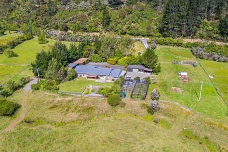 Photo of property in 1423 Akatarawa Road, Akatarawa Valley, Upper Hutt, 5372