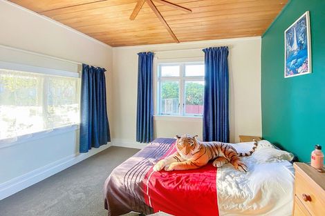 Photo of property in 10 Paraekaretu Street, Hunterville, 4730