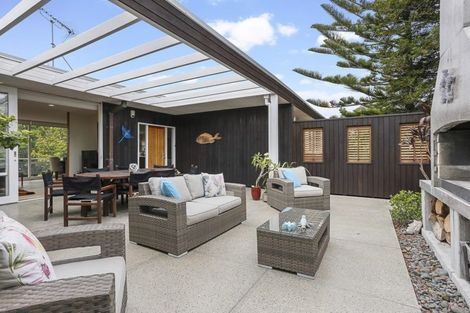 Photo of property in 10 Sandford Street, Campbells Bay, Auckland, 0630