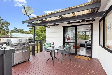 Photo of property in 19 Loughanure Place, Massey, Auckland, 0614