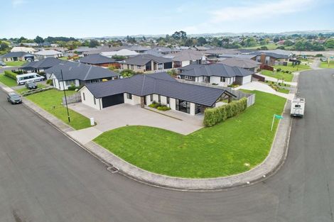 Photo of property in 2 Glennron Lane, Waiuku, 2123