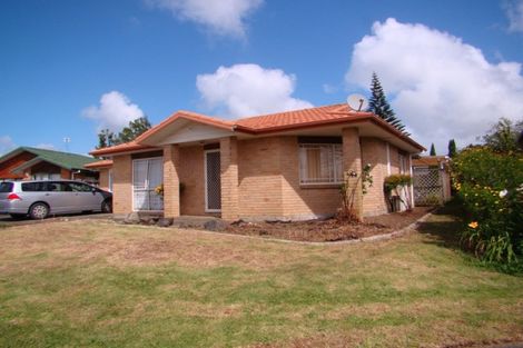 Photo of property in 18 Matilda Place, Weymouth, Auckland, 2103