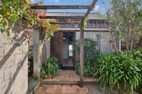 Photo of property in 135 Karewa Parade, Papamoa Beach, Papamoa, 3118