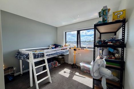 Photo of property in 39 Otuwairoa Esplanade, Opaheke, Papakura, 2113