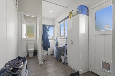 Photo of property in 8 Walton Street, Bulls, 4818