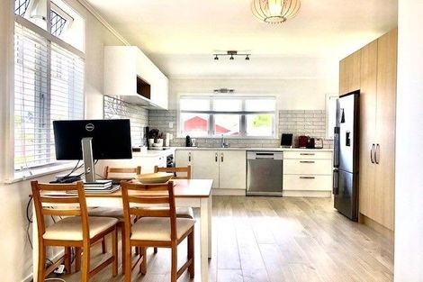 Photo of property in 1/2 East Coast Road, Milford, Auckland, 0620