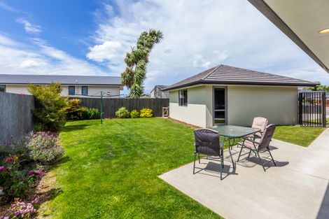 Photo of property in 8 Carteret Place, Aranui, Christchurch, 8061