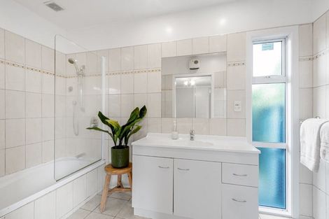 Photo of property in 24 Highfield Place, Avonhead, Christchurch, 8042