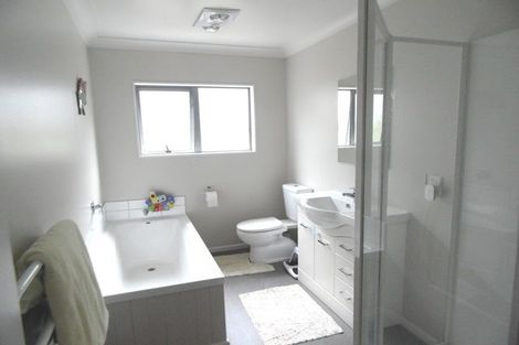 Photo of property in 12 Gennaker Lane, Whitby, Porirua, 5024
